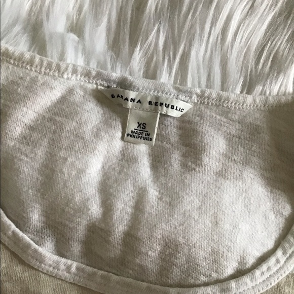 ✨Banana Republic tee✨ - Picture 4 of 4